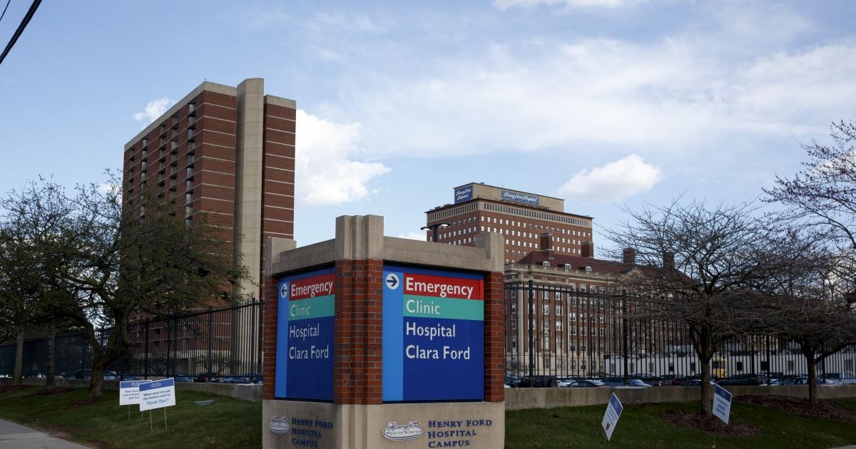 Vedere de ansamblu a Spitalului Henry Ford din Detroit, Michigan, la 8 aprilie 2020