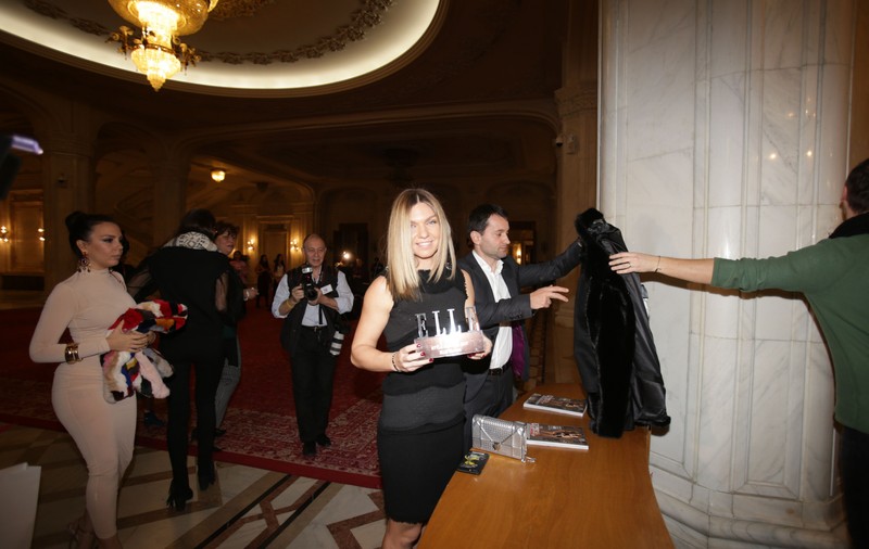 VIDEO/Primul premiul al galei: Simona Halep e ”Woman Elle”. Vezi ce a spus pe scenă!
