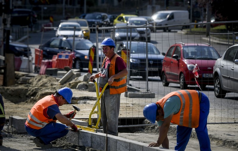 Cât de harnici sunt românii? Sociolog: „În Germania, zidarul nu pune prize, cheamă un electrician. Ai noștri ridică o casă de la fundaţie”