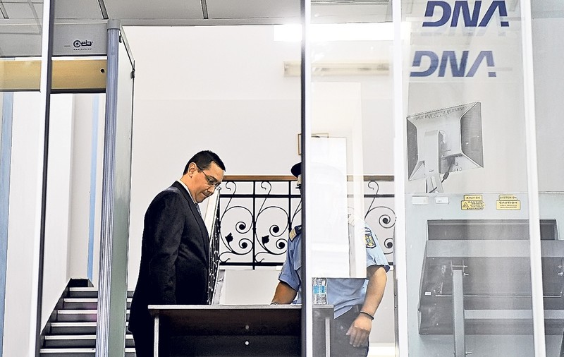 «Tamponat» în raliul DNA! Victor Ponta este primul premier în funcție cercetat penal 