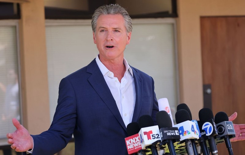 Strategia lui Gavin Newsom de a copia stilul lui Donald Trump aduce o creștere spectaculoasă în sondaje pentru guvernatorul Californiei