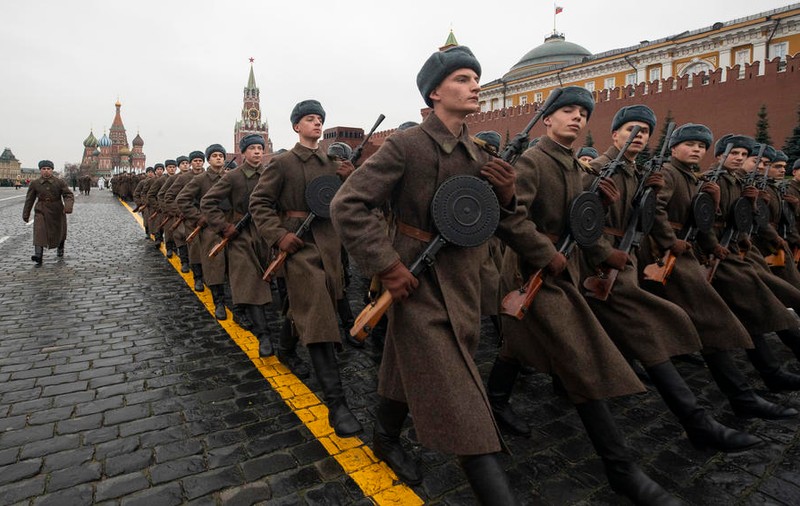 Defilare militară impresionantă în Piața Roșie. Rușii au reconstituit faimoasa paradă din noiembrie 1941, decisivă în Bătălia Moscovei