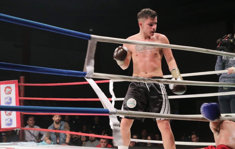 Gabriel Cobzaru, campion național la kickbox. Face pizza ca un italian și luptă ca Jackie Chan