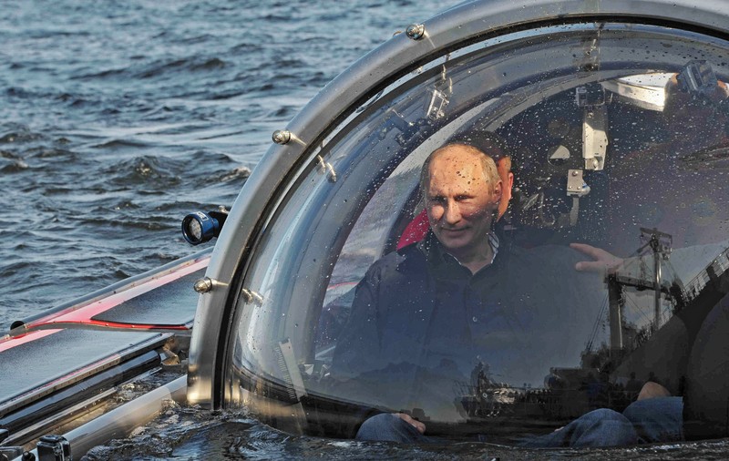 James Bond ar fi INVIDIOS! Uite ce MAŞINĂRIE a folosit VLADIMIR PUTIN, pentru a se SCUFUNDA în GOLFUL FINLANDEI! FOTO
