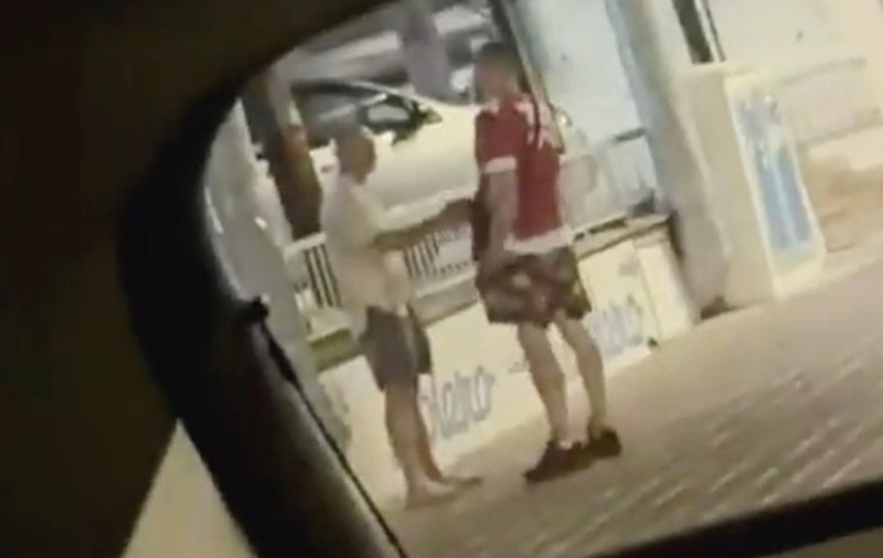 „Metoda Ronaldinho”: tehnica prin care hoții de buzunare jefuiesc turiștii în doar câteva secunde, pe o insulă din Spania