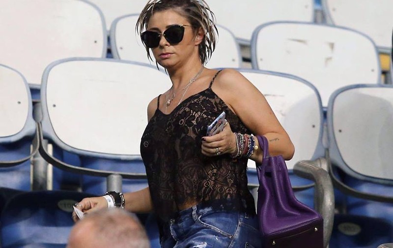 Prodanca își flutură poșeta și silueta prin Israel. A fost fotografiată în tribună. Nu e singură, ci împreună cu un vârf de atac! GALERIE FOTO