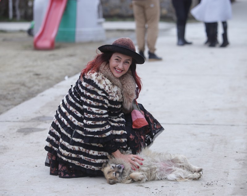 VIDEO EXCLUSIV/ Vedetele autohtone au trecut la munca de jos. Și-au reamintit de lunile petrecute la „Ferma vedetelor”
