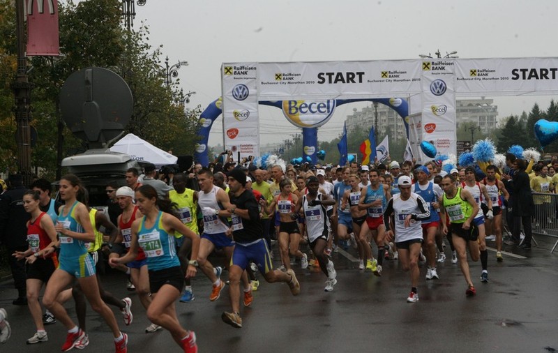 Concurenţii de la Bucharest City Marathon au primit perii de păr şi deodorante 