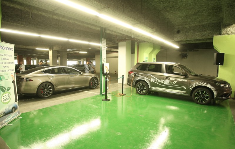 Prima stație de încărcat mașini electrice în hypermarket a fost dată în folosință astăzi