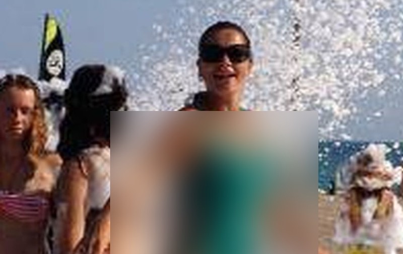 În curând VA ÎMBRĂCA ROCHIA DE MIREASĂ, dar uite CE MORTALĂ ESTE ÎN COSTUM DE BAIE, deşi are 2 COPII! FOTO