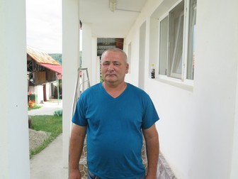 Petre Bobină își renovează casa cu banii câștigați în Germania
