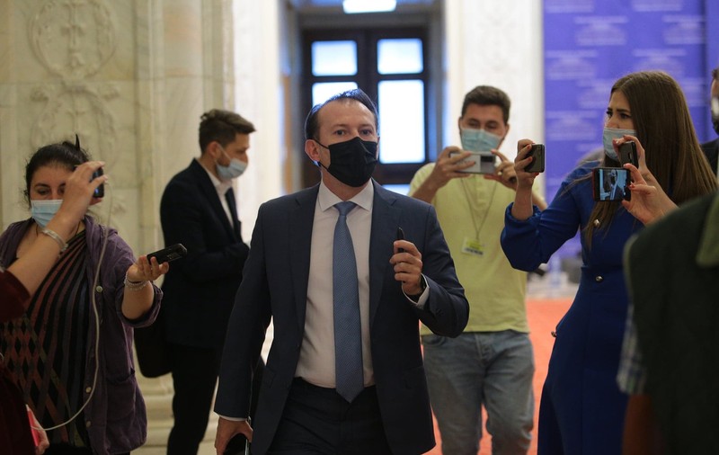 Cîțu, iritat de jurnaliști: „În 30 de ani nu v-ați civilizat!”. Contre și cu liderul AUR