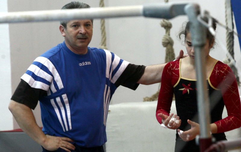 Scandalul păduchilor la lotul feminin de gimnastică. Forminte: ”Sunt aduși de copii de acasă! Trăiesc ca-n Evul Mediu. La Deva nu e crescătorie de păduchi”