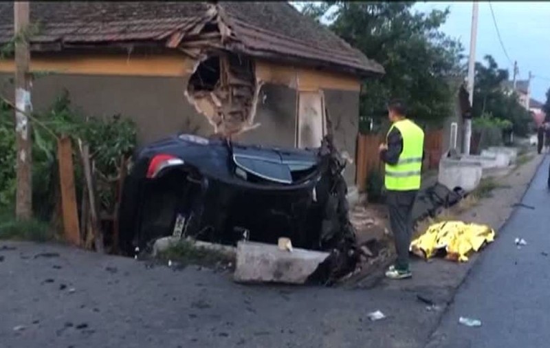 Accident grav în Mehedinți. O persoană a murit, iar o alta se zbate între viață și moarte