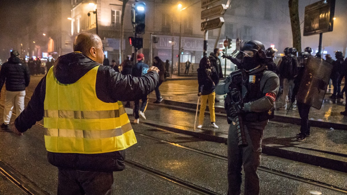 Guvernul francez a anunțat o măsură dură împotriva protestatarilor din mișcarea "vestele galbene"