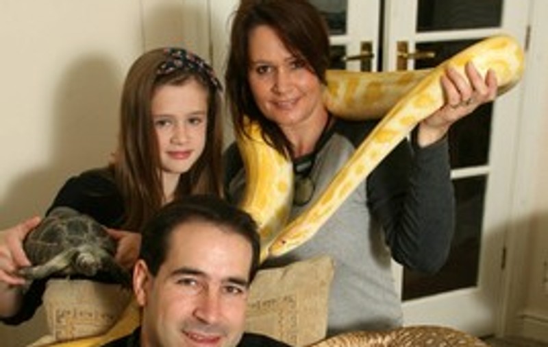 Foto | Aşa ceva mai rar! Trăiesc cu peste o sută de animale în casă!