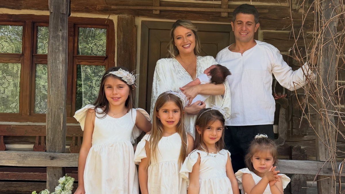 Laura Cosoi si Cosmin Curticapean in ziua botezului Ninei