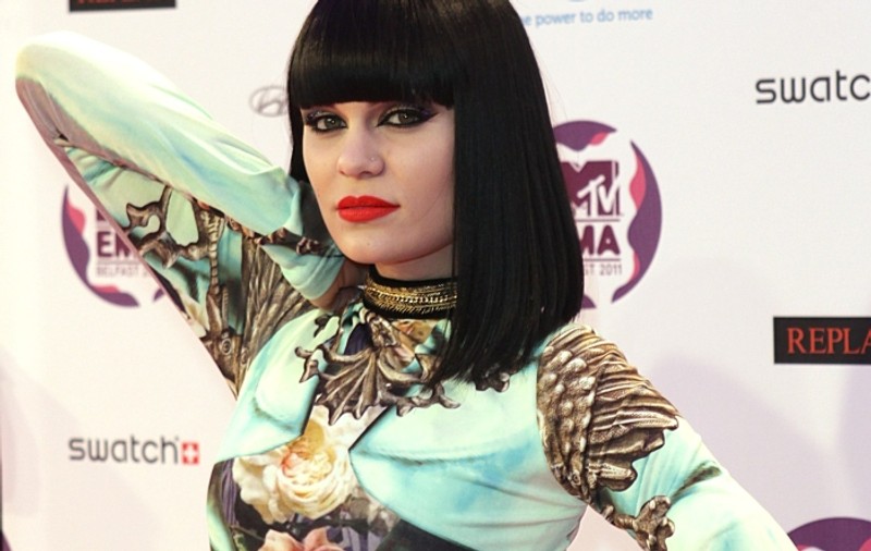 Cântăreaţa Jessie J se tunde la zero pentru o cauză nobilă