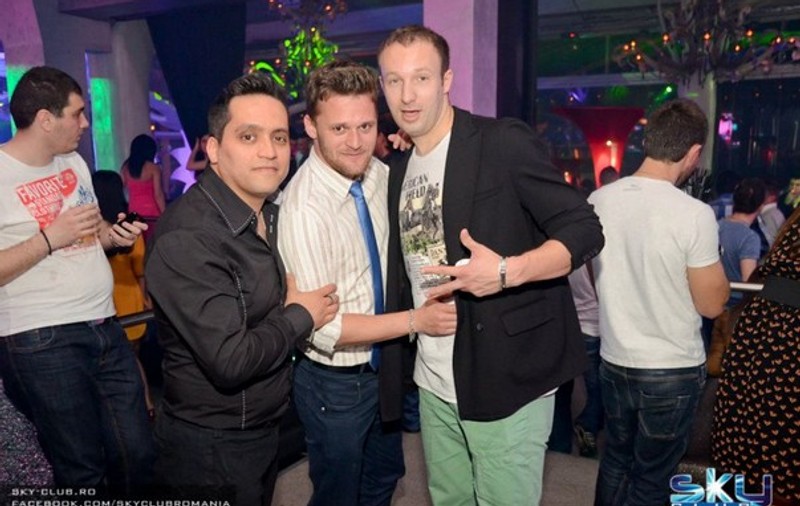 Ce le mai merge după MasterChef! Concurenții Merhzad, Alex Cârțu și Dorin Mandache petrec prin cluburi, înconjurați de fete una și una! FOTO