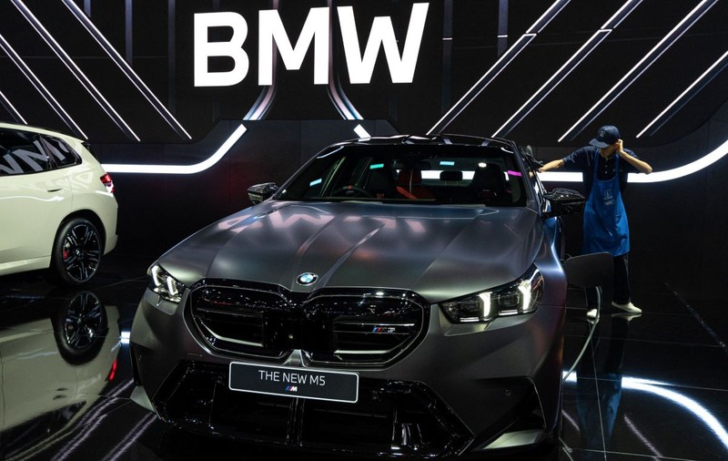 BMW a concediat angajații care au vândut mașini de lux în Rusia, în ciuda interdicțiilor UE