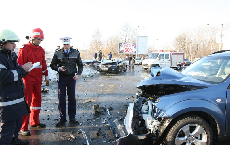 Asociația Victimelor Accidentelor de Circulație vorbește despre “rețele de vânători de despăgubiri”. “Sunt mână în mână cu polițiști, SMURD și cadre medicale”