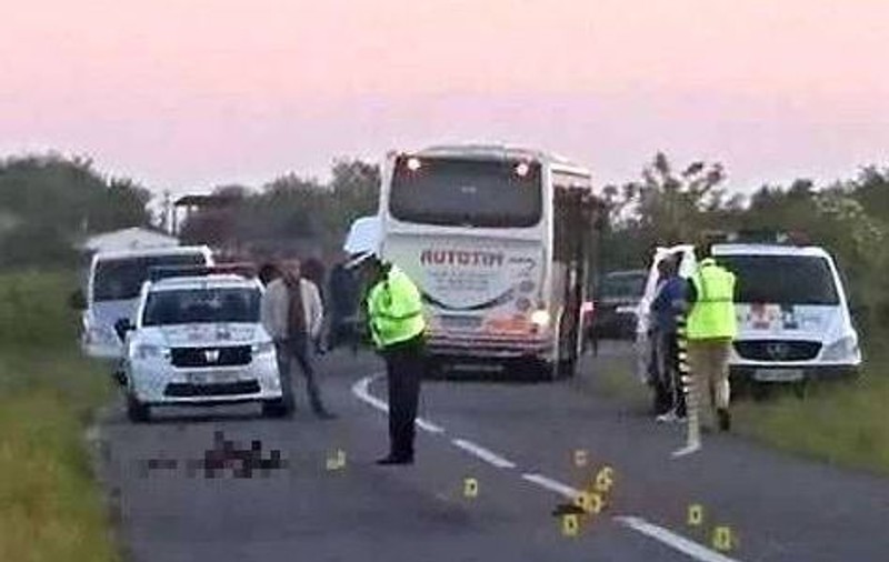 Accident mortal pe o șosea din Timiș. Un autobuz a trecut peste un bărbat întins în mijlocul drumului