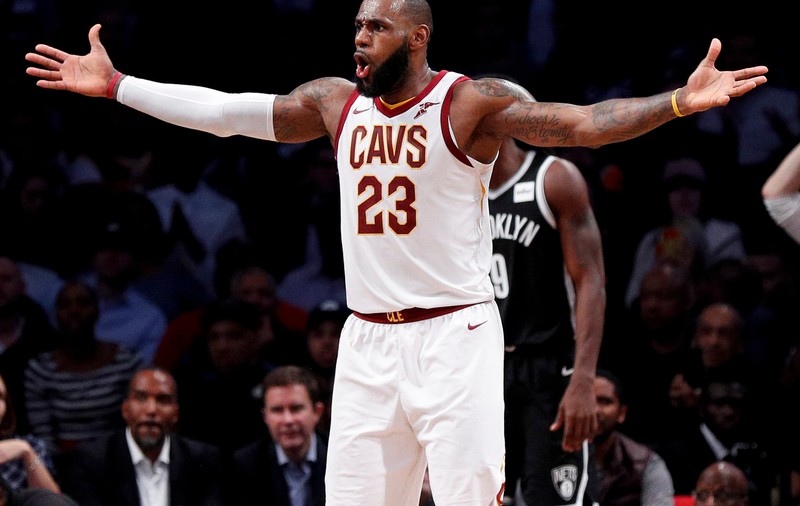 Record în NBA. LeBron James l-a depăşit pe legendarul Larry Bird