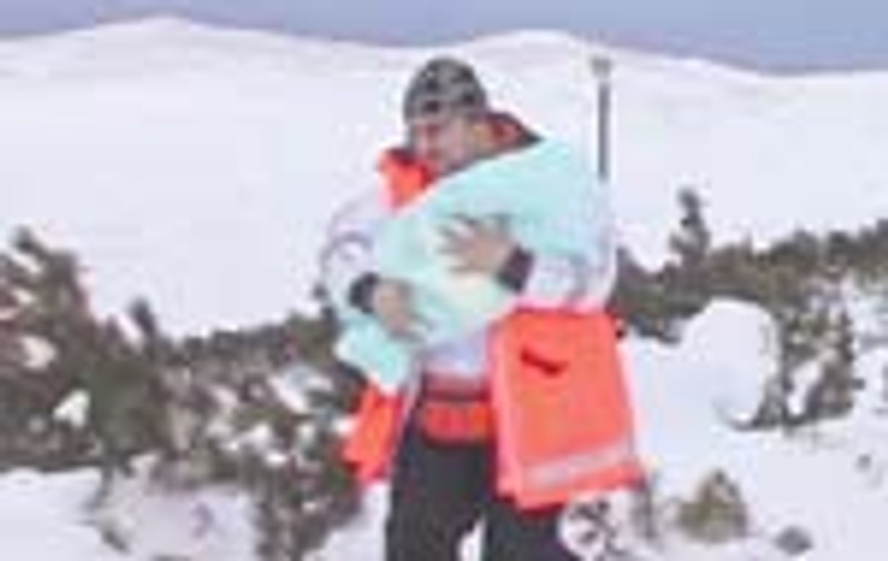 Fetita a fost coborata din varful muntelui