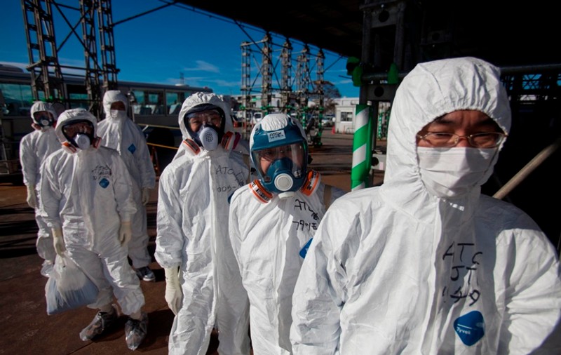 Eroii de la Fukushima: au muncit în beznă, au mâncat puţin şi au dormit pe jos