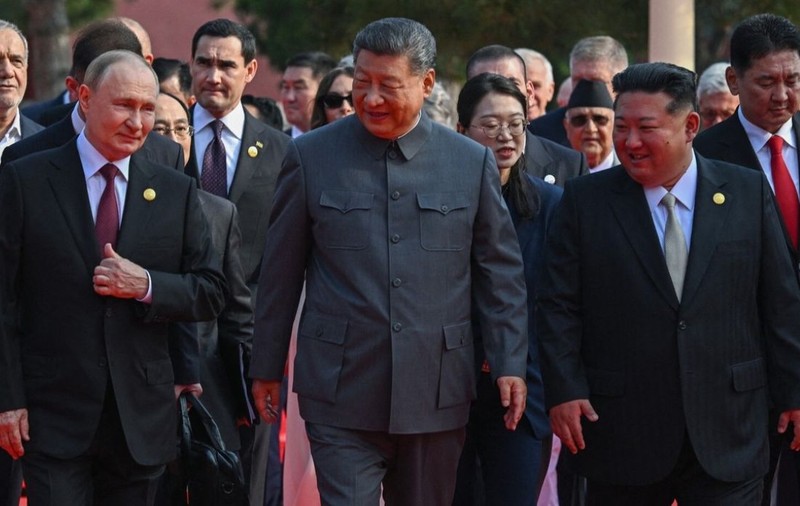 Xi Jinping avertizează lumea: „Alegem între pace și război”. Parada militară din Beijing, o demonstrație cu Vladimir Putin și Kim Jong-un în prim-plan