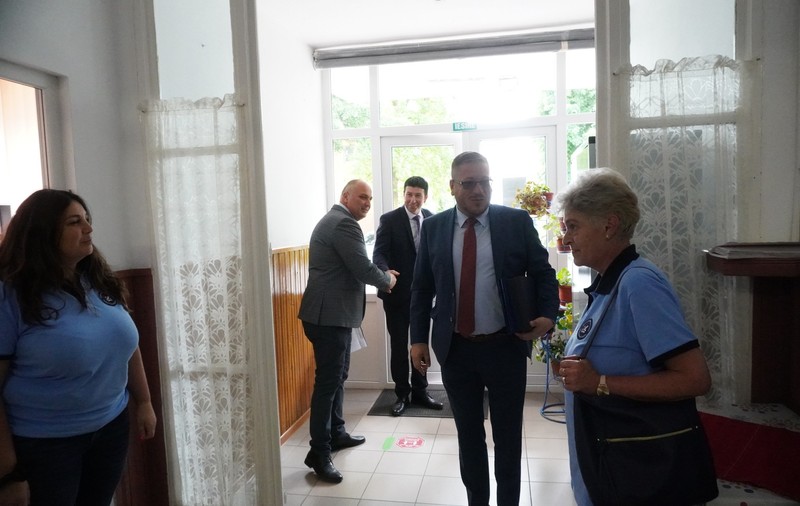 Inspector școlar general din Mureș, acuzat că a luat 3.000 de euro de la un elev ca să-l ajute să promoveze Bac-ul