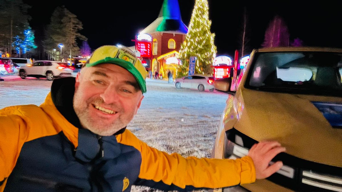 Bertici Attila a ajuns la Rovaniemi cu Dacia Spring.