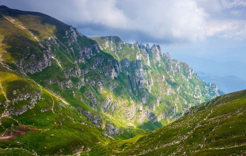 Cine taie Carpații? Istoria crudă din spatele „centrului geografic al Europei”. România e verde doar pe hartă