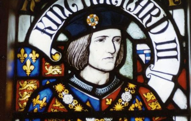 Scheletul găsit îngropat sub o parcare anonimă îi aparţine lui Richard al III-lea