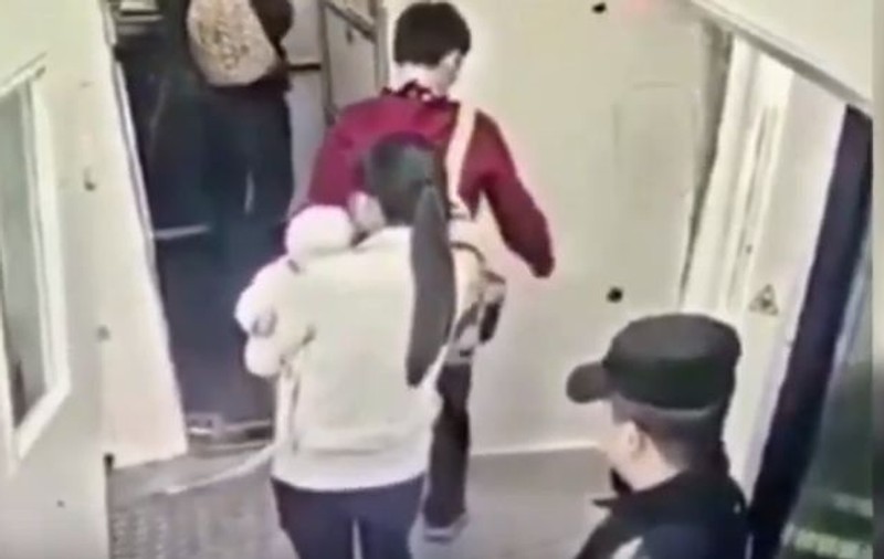 VIDEO | Gestul făcut de un pasager înainte de decolarea unui avion ar fi putut duce la o tragedie