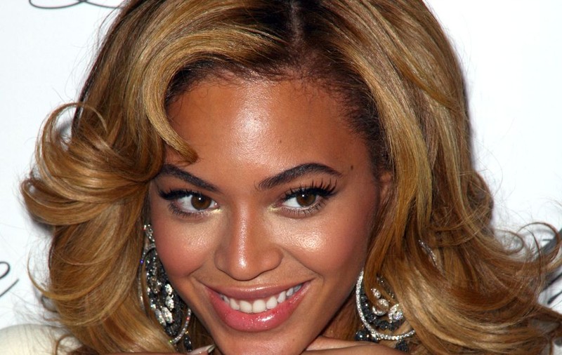 Beyonce a donat banii primiţi de la Gaddafi victimelor din Haiti