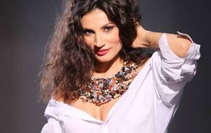Vrei să nu ai pielea încrețită în jurul ochilor? Ioana Ginghină te învață cum să ții ridurile la distanță!