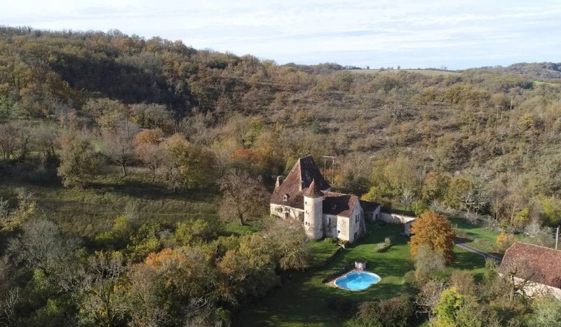 Castelul de 350 mp este prezentat pe site-ul Figaro Immobilier, listat la 296.000 € de agenția Z&L. Foto: immobilier.lefigaro.fr