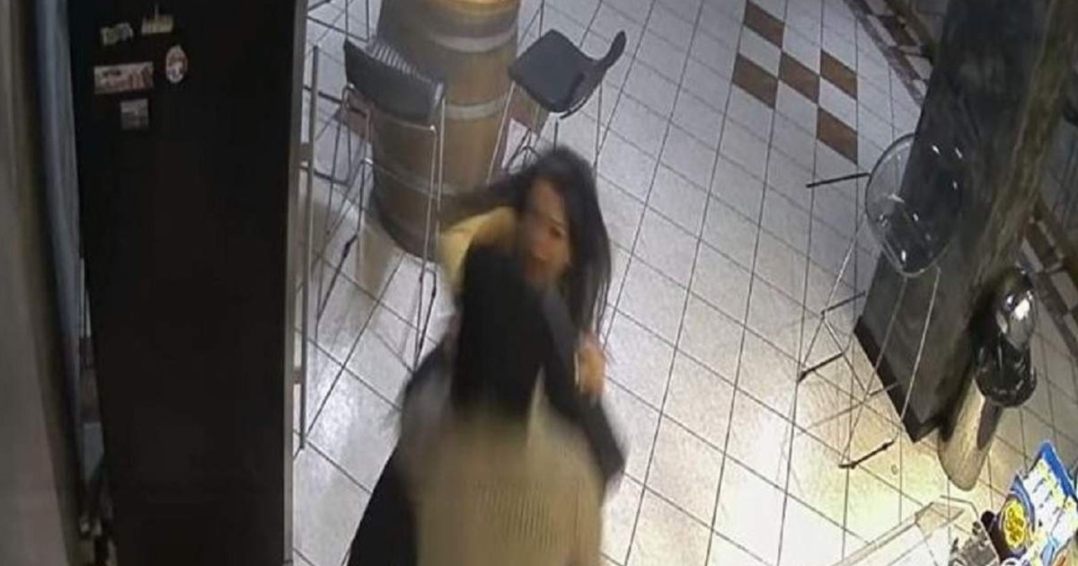 O româncă din Italia s-a luat la bătaie cu un hoț care jefuia barul unde ea lucrează
