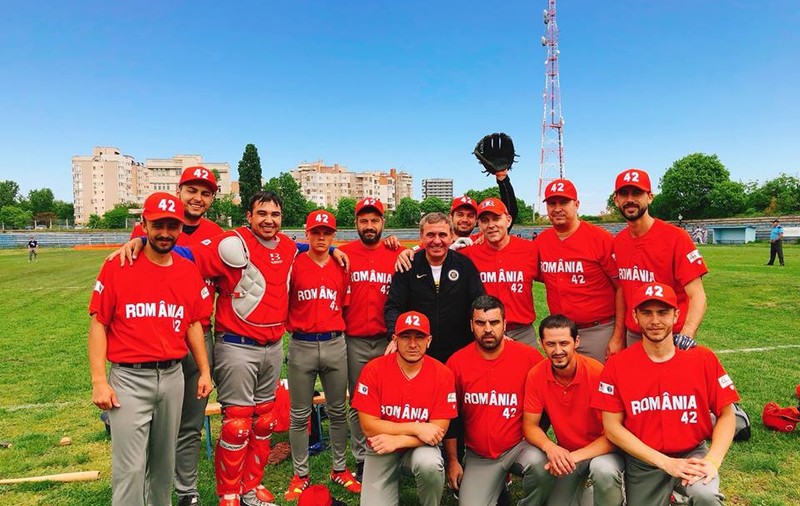 Hagi a executat prima aruncare la meciul de baseball dintre România și militarii americani de la baza Kogălniceanu