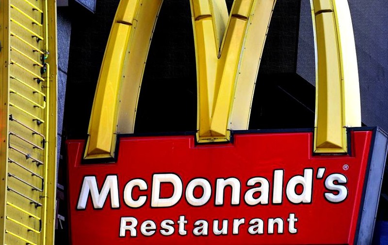 VIDEO | Gestul inuman făcut de angajații unui McDonald’s față de câțiva pompieri