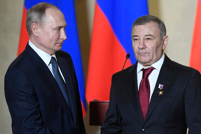 Președintele Rusiei, Vladimir Putin (stânga), alături de Arkady Rotenberg (dreapta). Foto: Epa