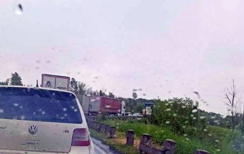 Două microbuze s-au ciocnit pe DN 68A, pe cea mai aglomerată șosea din Timiș. Doi oameni au fost răniți