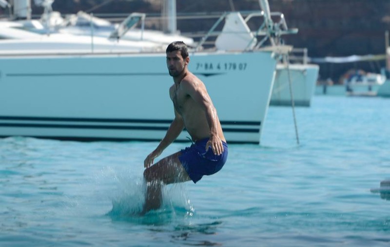 Novak Djokovici a intrat la apă! ^”Nole” s-a bălăcit la Ibiza