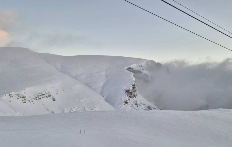 Avertizare de avalanșă în Munții Bucegi. Măsuri de siguranță pentru turiști