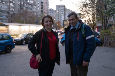Medicul Adriana Mihalaș, împreună cu Sorin, după operația avută