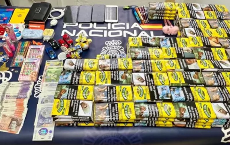 Trei români au fost arestați după ce au furat țigări de peste 2.000 de euro dintr-un magazin de pe Aeroportul Menorca