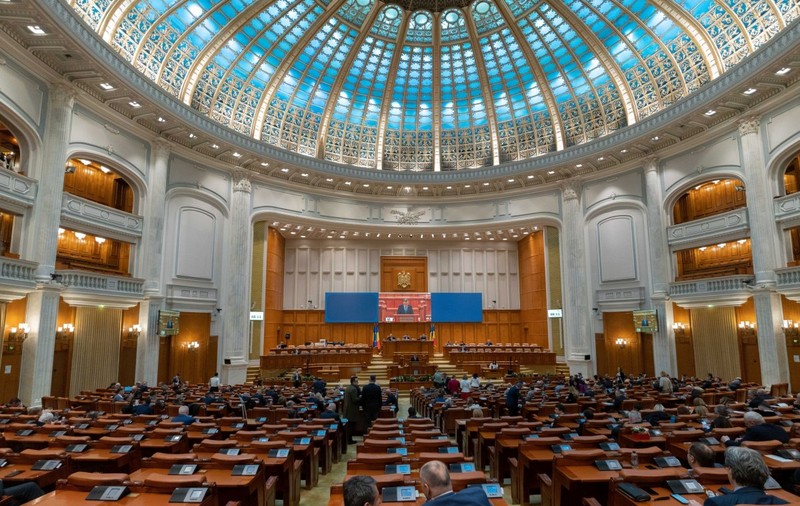 Propunerea USR ca şi parlamentarii să treacă prin filtrul de securitate de la intrarea în Parlament, amânată