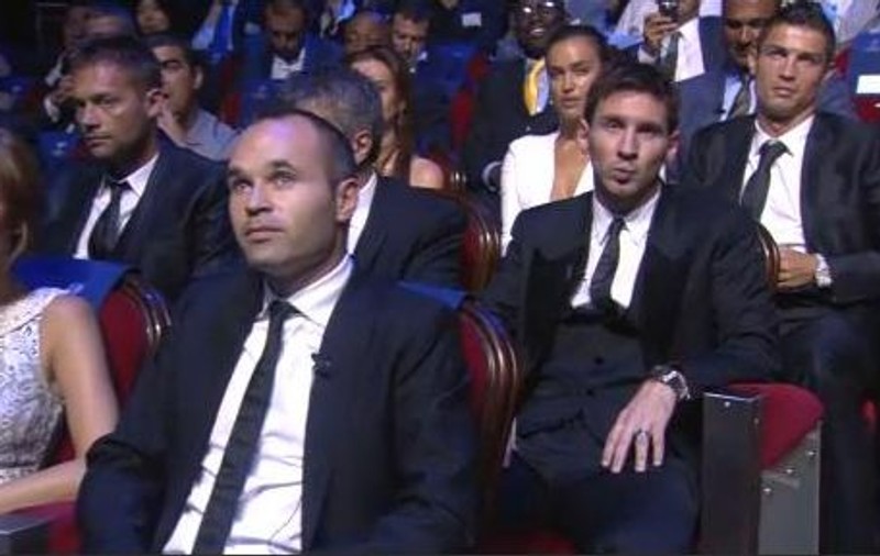 Aseară s-au evitat, azi Messi a stat cu spatele la Ronaldo. Vezi cum şi-a privit fotbalistul Realului, adversarul!