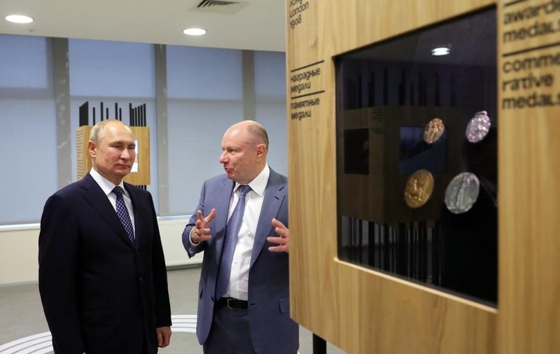 Bloomberg: Jumătate dintre cei mai bogați 20 de oligarhi ruși nu sunt supuși sancțiunilor. Cine sunt aceștia